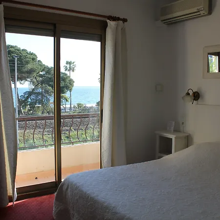 Nina 2* Αντίμπ