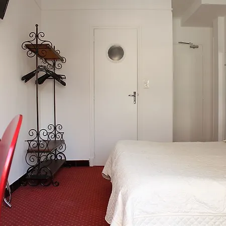 Nina 2* Αντίμπ